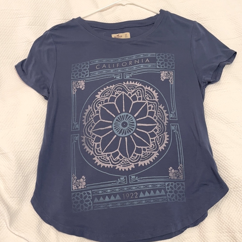 Hollister Graphic Tee